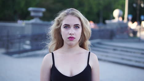 young woman portrait in a park