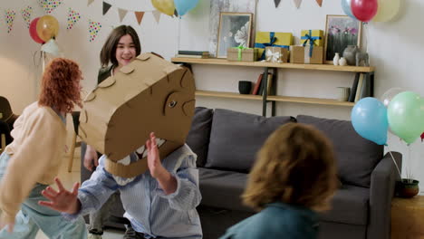 Kids-playing-in-the-living-room