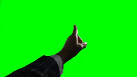 persona haciendo un gesto de la mano contra el fondo de la pantalla verde
