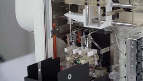 máquina analizadora de electrolitos para el ensayo de muestras en el laboratorio