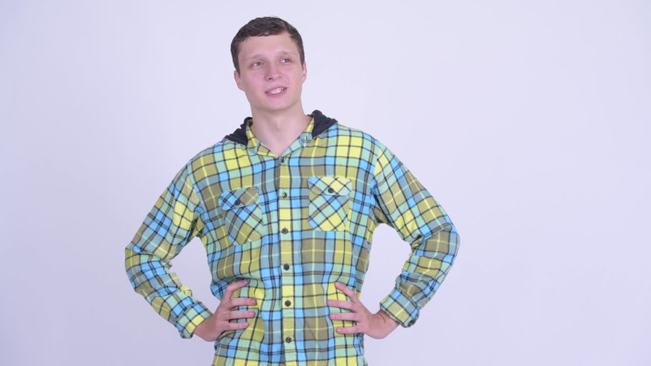 joven feliz y guapo hombre hipster