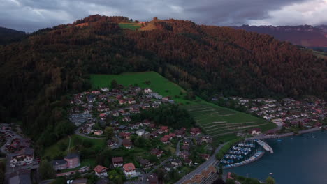 Luftaufnahme-Von-Thun-Und-Thunersee-In-Der-Schweiz