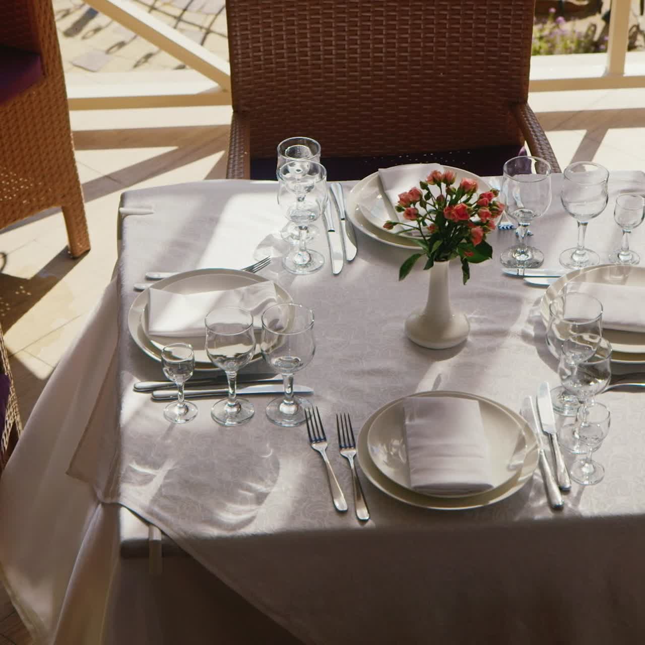 레스토랑 여름 테라스 테이블 01