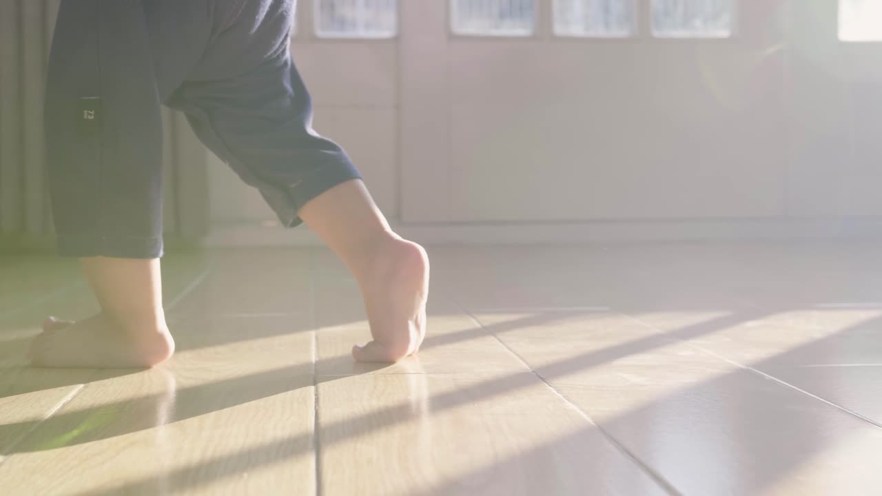 아기가 는 법을 배우는 것