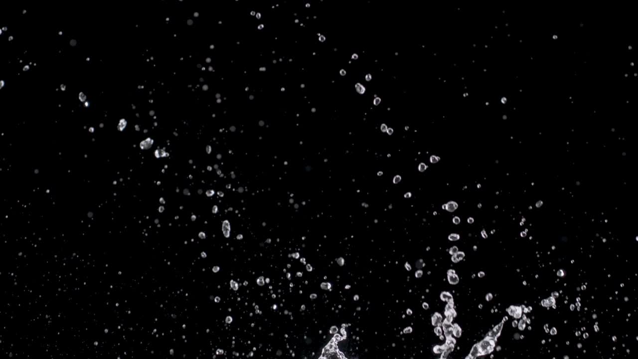 중앙에서 터져나오고