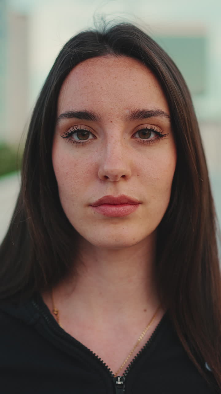 retrato de una mujer morena