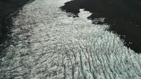 Un-Revelador-Video-De-Un-Dron-De-Un-Glaciar-En-Islandia