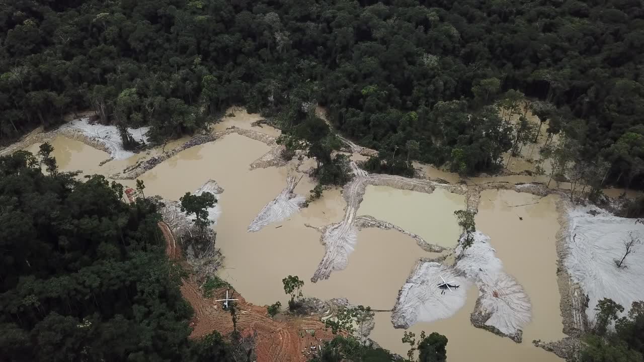 área deforestada de la selva amazónica, minería ilegal en brasil, antena