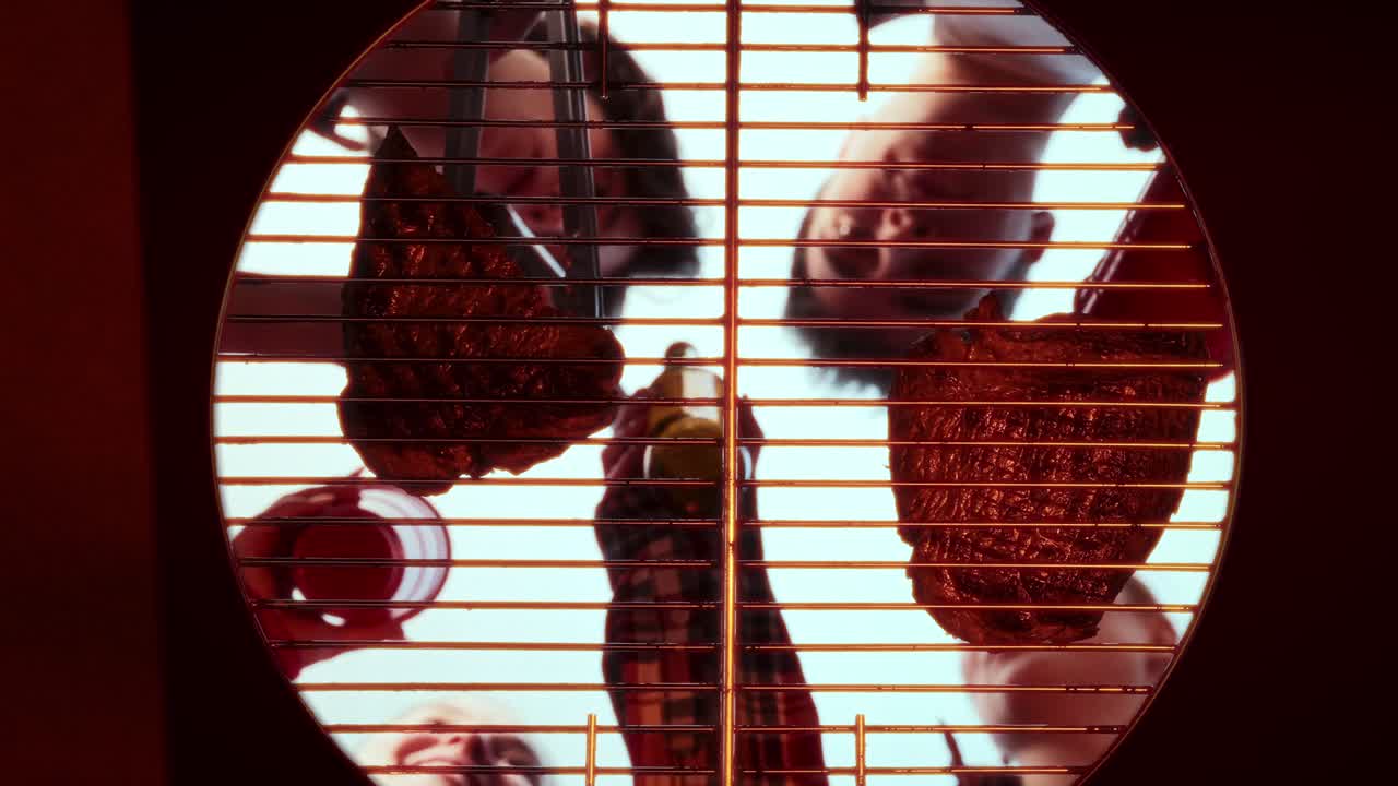 친구 들 이 바베큐 를 즐기고 있다