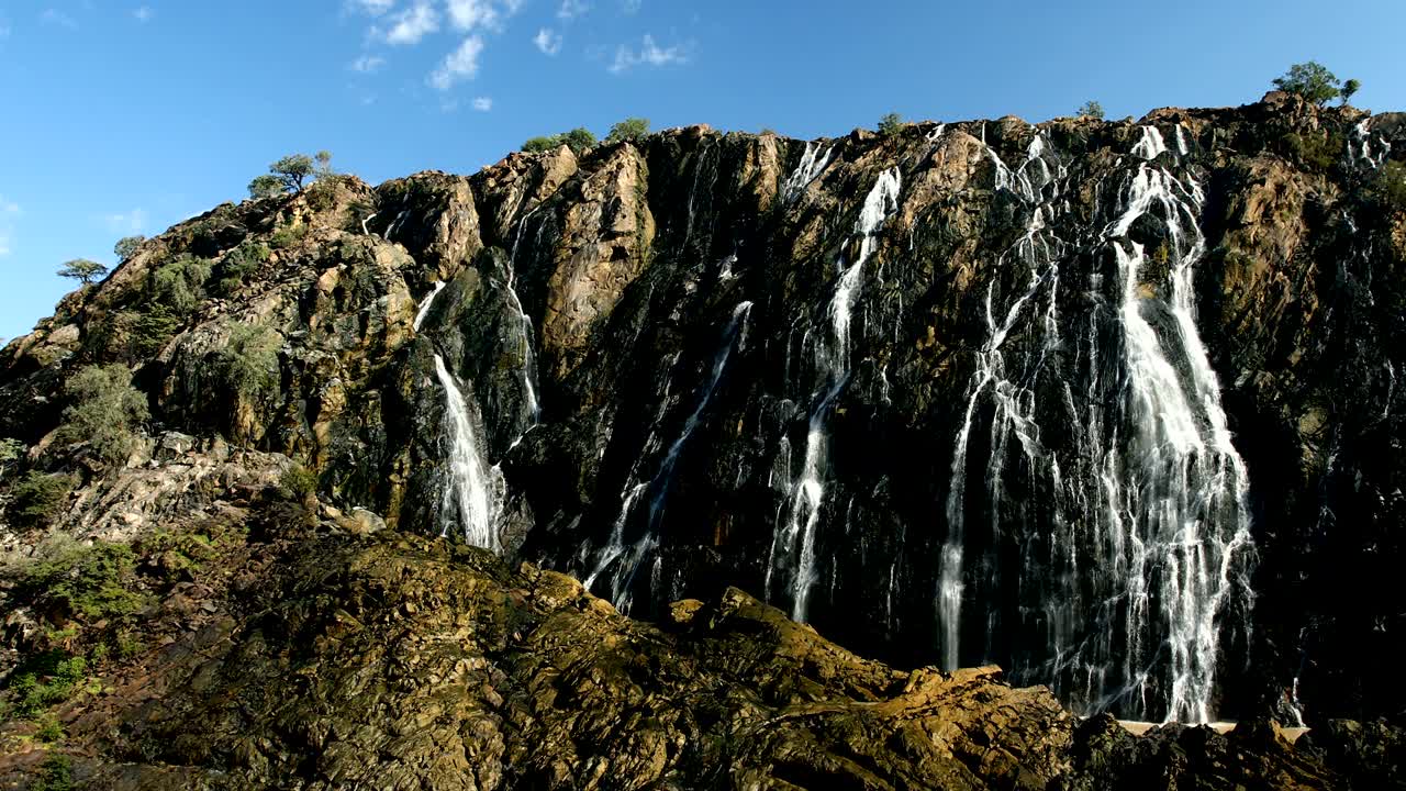 ruacana cae en el río kunene en el norte de namibia