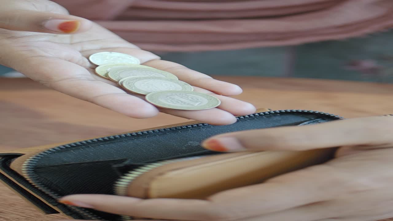 pago con monedas de lira turca