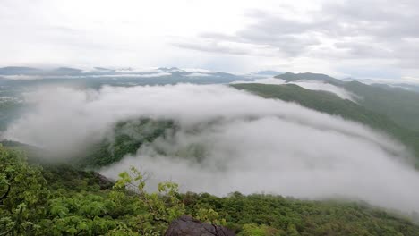 Time-lapse-at-Kaldurg-fort,-Palghar,-Mumbai