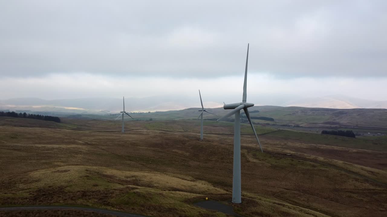 imágenes aéreas cinematográficas del parque eólico lambrigg, kendal cumbria reino unido