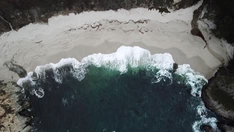 Birdseye-Drone-Ariel-Von-California-Beach-Tide-Kommen-Und-Raus