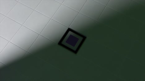 cubo de vidrio púrpura en un marco de metal