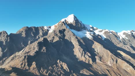 vista voladora de las montañas, la verónica cubierta de nieve, el valle sagrado, cusco