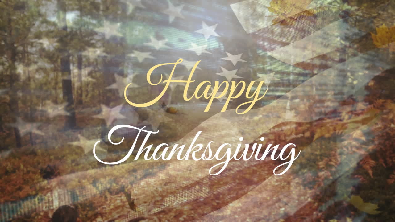 Animazione di un banner di testo "Happy Thanksgiving" su sfondo di bandiera USA sventolante e parco forestale.