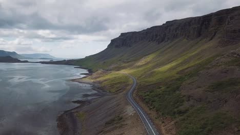 Peaceful-icelandic-landscape