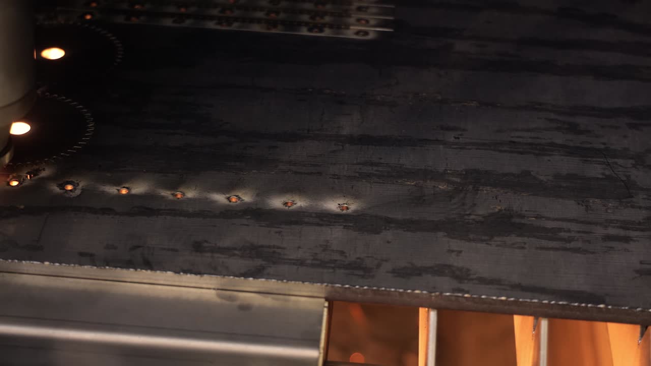 лазерная резка металла, современная промышленная технология.