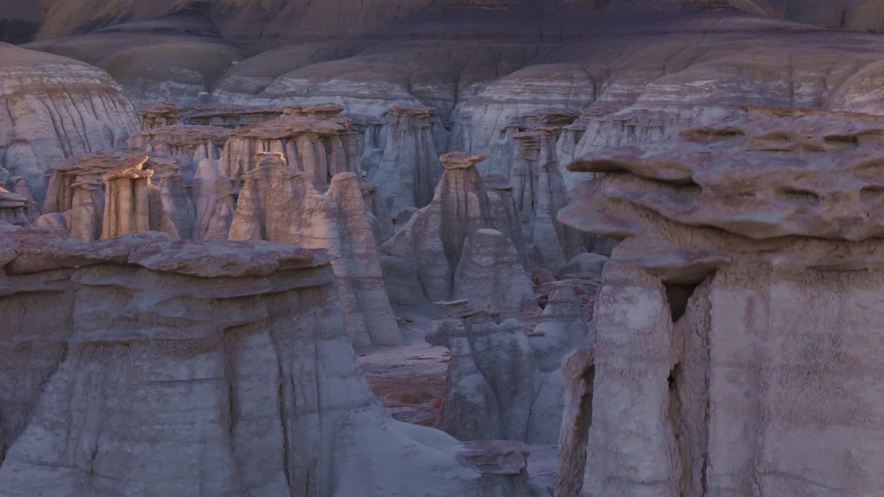 bisti de-na-zin 야생 - 해가 지는 협곡 hoodoos