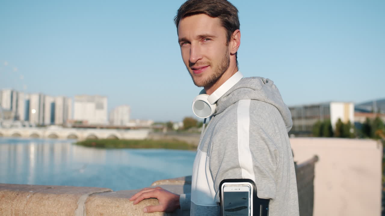 Man in sporty clothing enjoying the city view