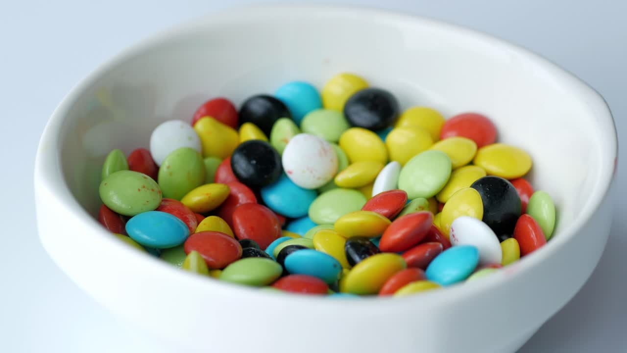 그 에 은 둥근 사탕 한 손