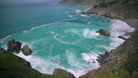 vistas desde la carretera de la costa pacífica de california a principios de la primavera