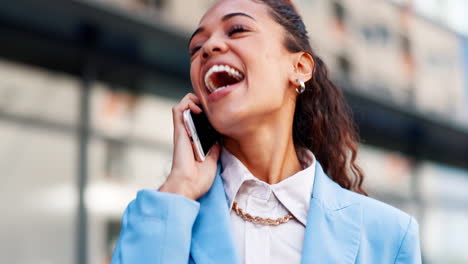 Phone-call,-business-woman-and-laughing-in-city