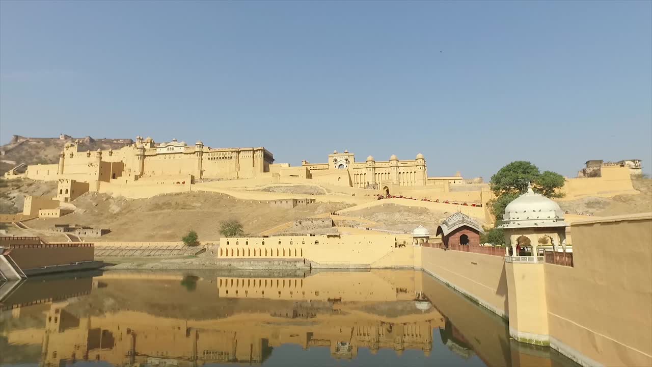 pan a través del fuerte amer en jaipur