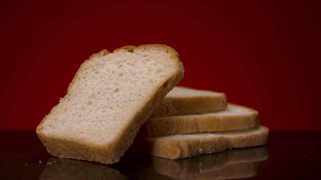 pila de pan rebanado