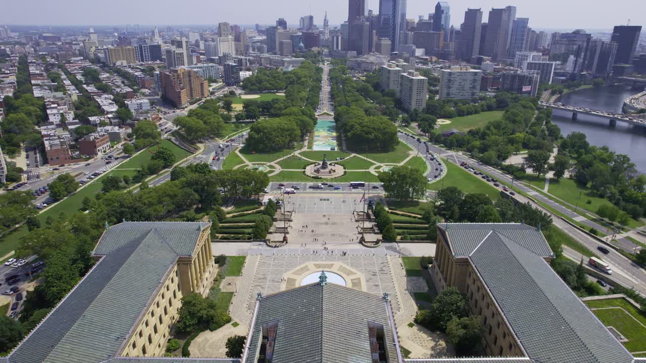 Vista Aérea do Museu de Arte da Filadélfia e do Horizonte da Cidade