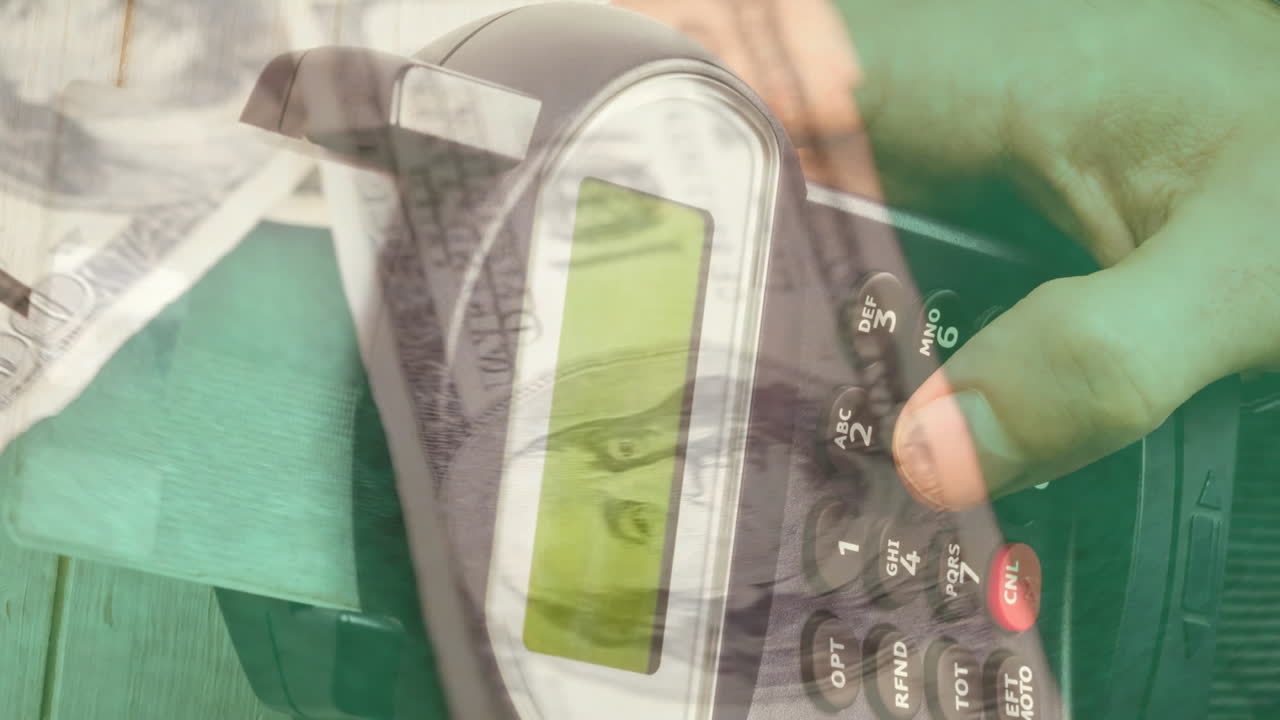 animación de la mano usando una terminal de pago con tarjeta de crédito, sobre billetes de dólar giratorios