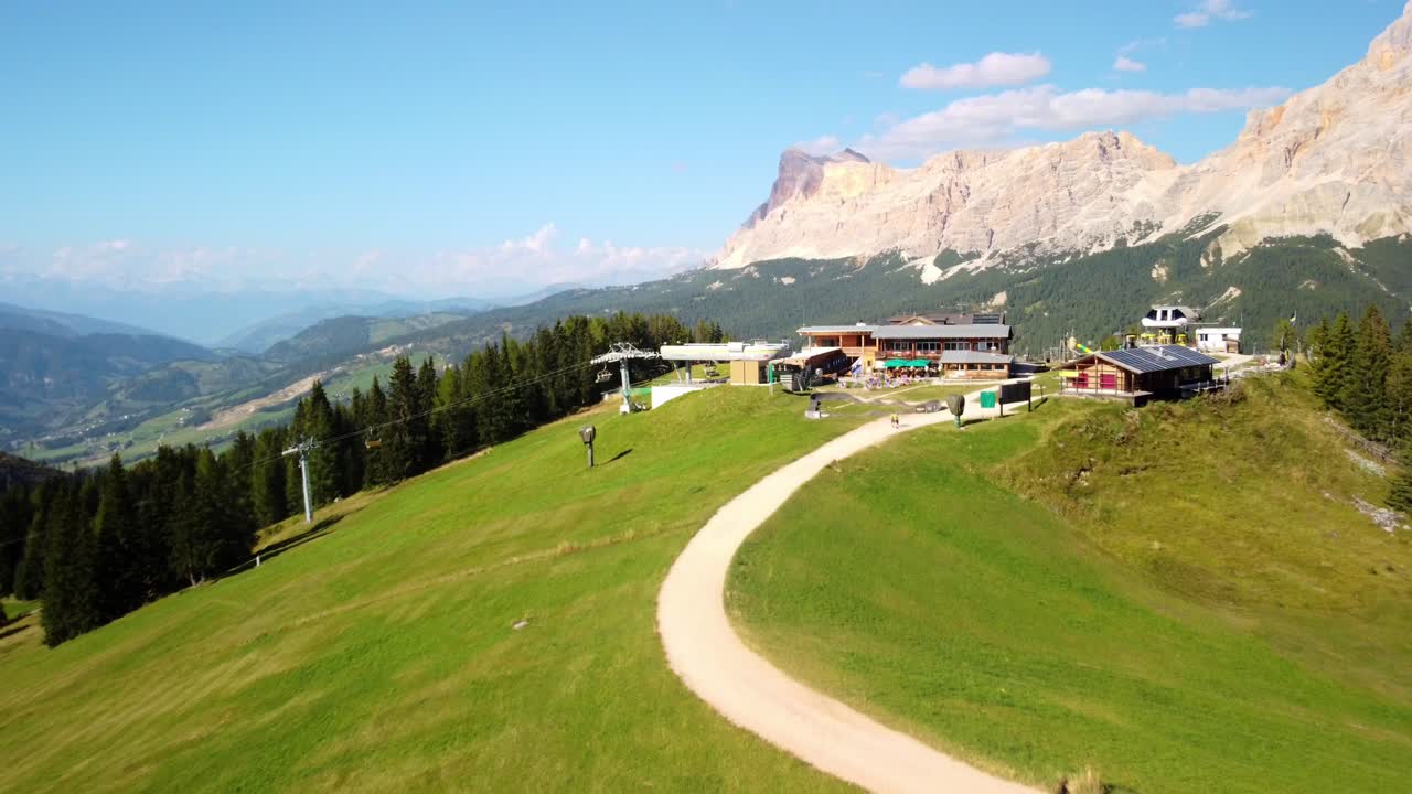 케이블 웨이 빌딩 드론 플라이오버