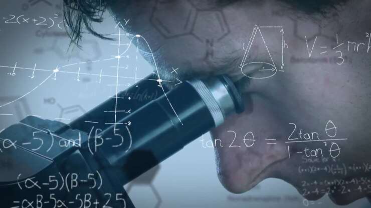 Uomo che osserva al microscopio