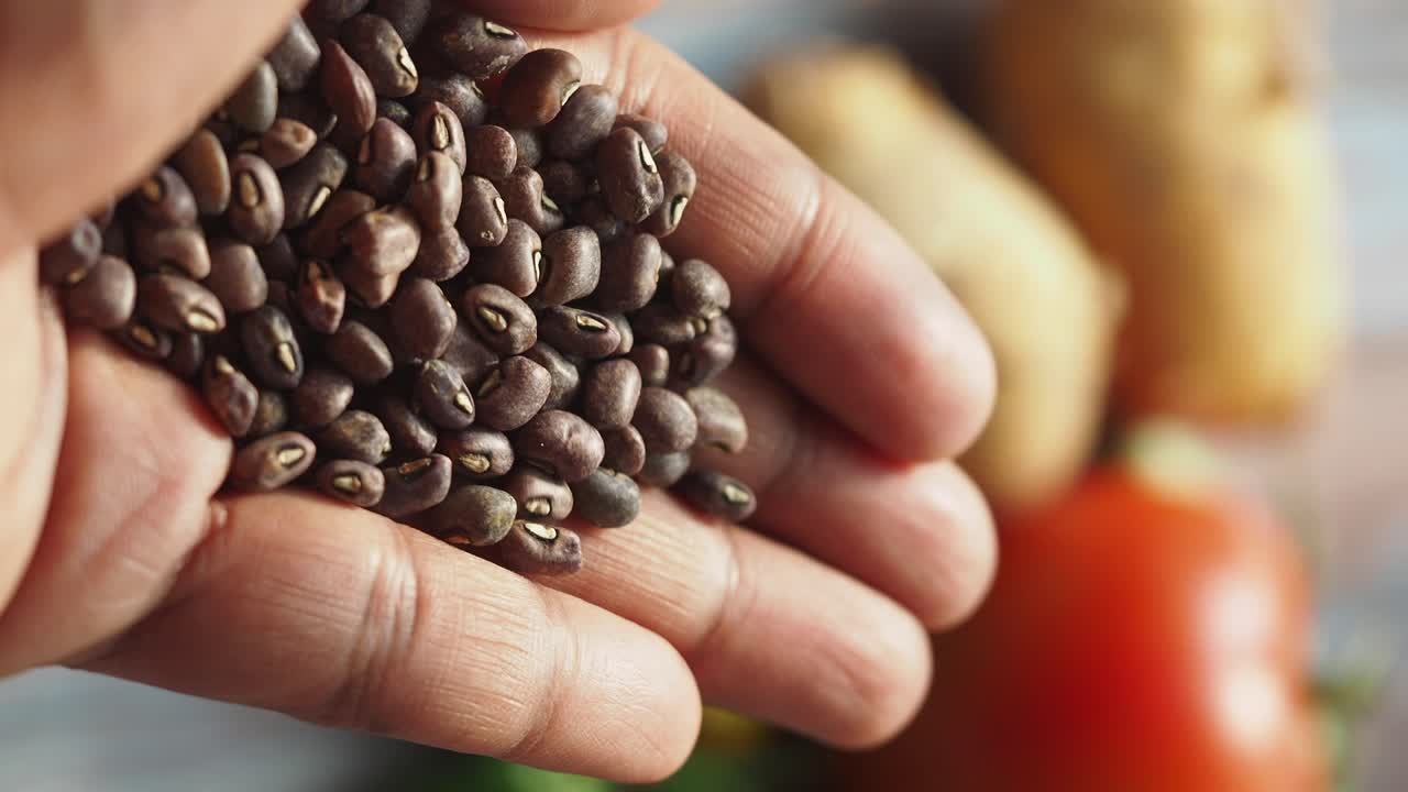 un puñado de frijoles secos