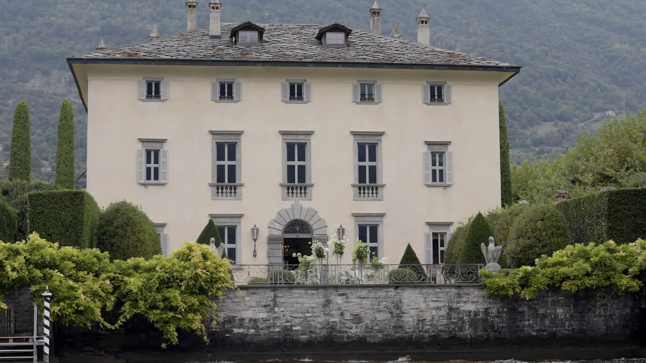 Luxury Villa on the Lake