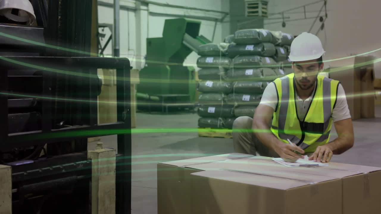 trabajador del almacén comprobando documentos en la caja, procesamiento de datos verde animación sobre la escena