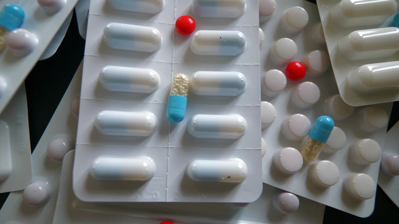 Blister Ambalajlarda Çeşitli Farmasötik Haplar ve Kapsüller