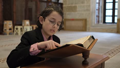 children reading quran