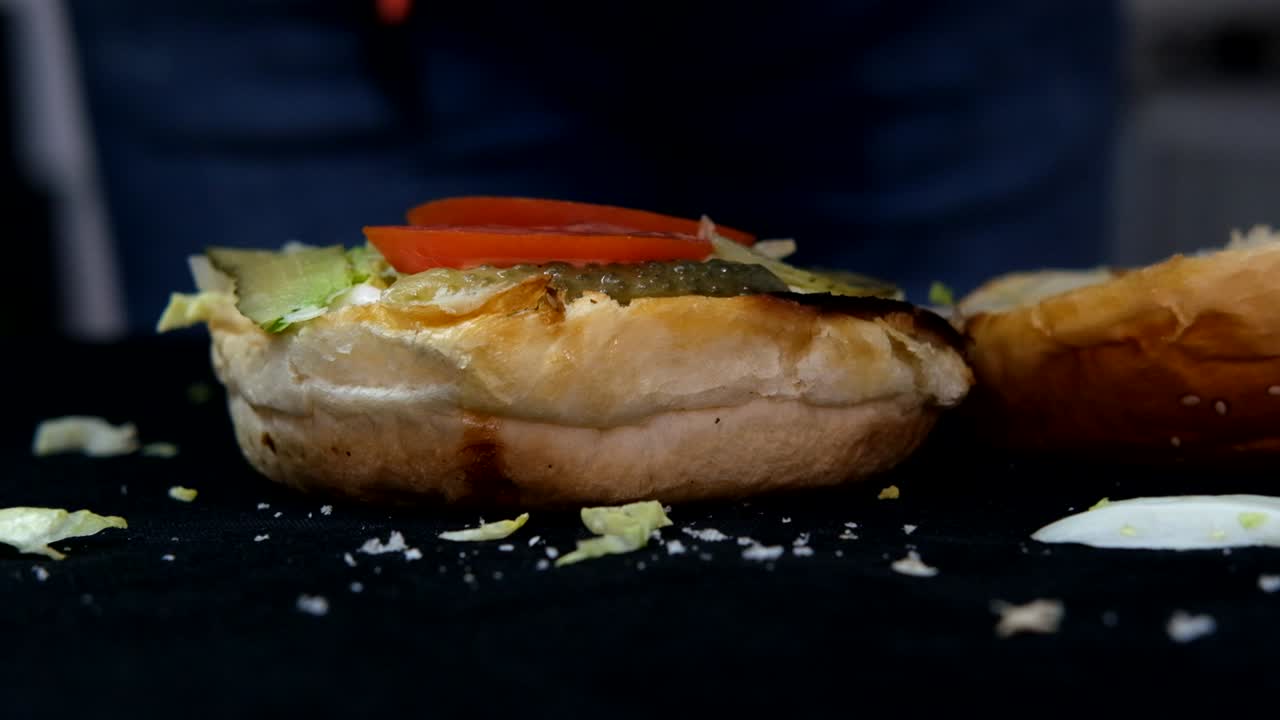 preparando una deliciosa hamburguesa