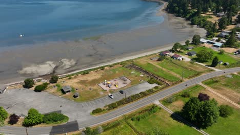 Drohnenblick-Auf-Den-Waterfront-Freeland-Park-Bei-Ebbe-Auf-Whidbey-Island