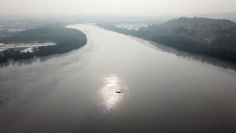 boat move in circle direction near mangrove tree area