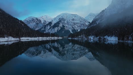 lake plansee in winter