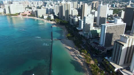 Vogelperspektive-Von-Waikiki-Beach-Mit-Hochhaushotels-Mit-Blick-Auf-Das-Meer,-Statisch