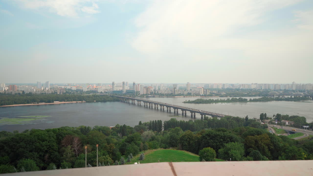 키예프의 드네프르 강 와이드 팬 샷