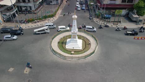 vista aérea del monumento tugu yogyakarta el edificio icónico de la ciudad de yogyakarta en la hora pico