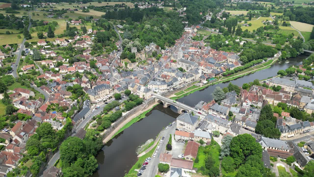 Montignac Lascaux, Francia. Drone ad alta angolazione, ripresa aerea, vista dall'alto.