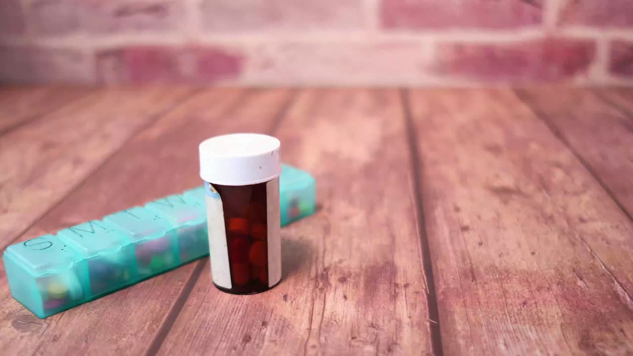 의약품 및 약 조직기 테이블에