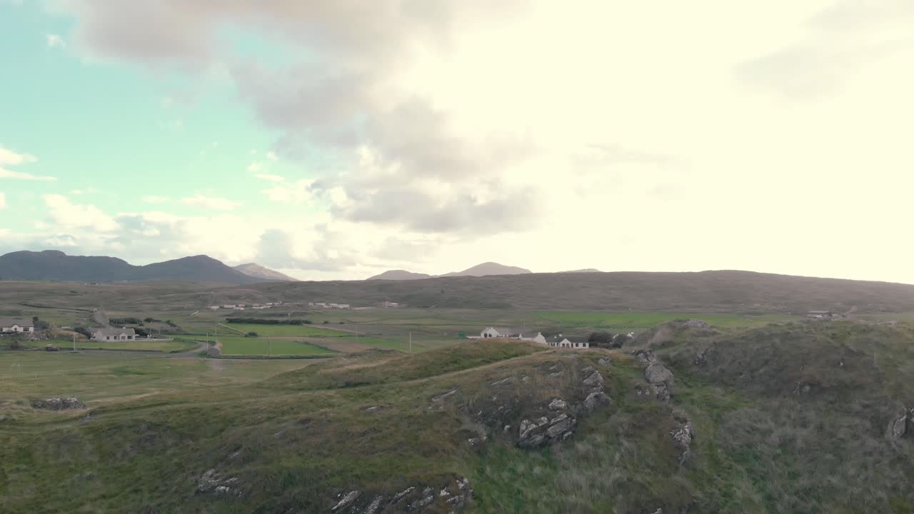 노크마니 벤드 이니쇼웬, 도네갈 아일랜드