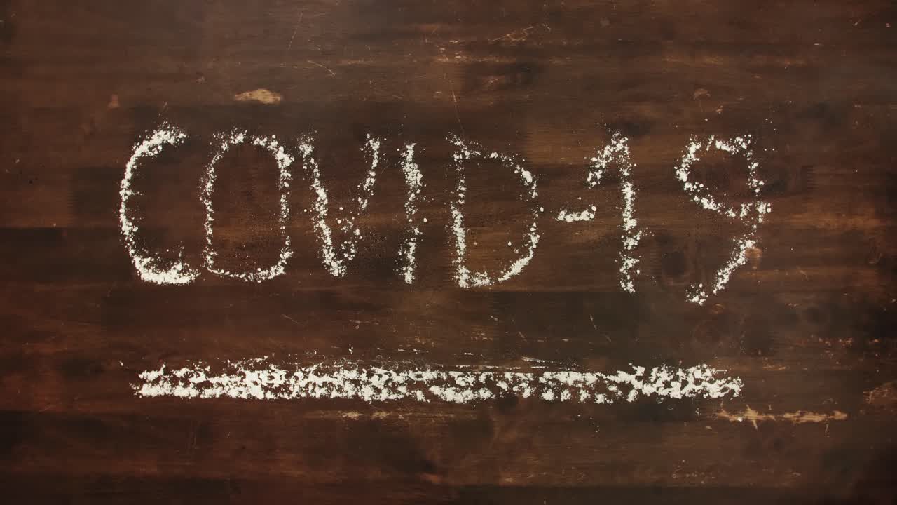 시간 경과: covid-19 문자가 뿌려지고 씻겨 나감